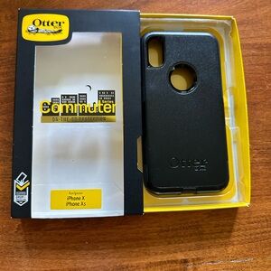 OtterBox Commuter series case. Apple iPhone X/XS Black.